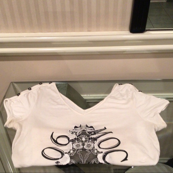 🛍2 for$30 Preloved slip-on off white vneckline t-shirt - Picture 3 of 6